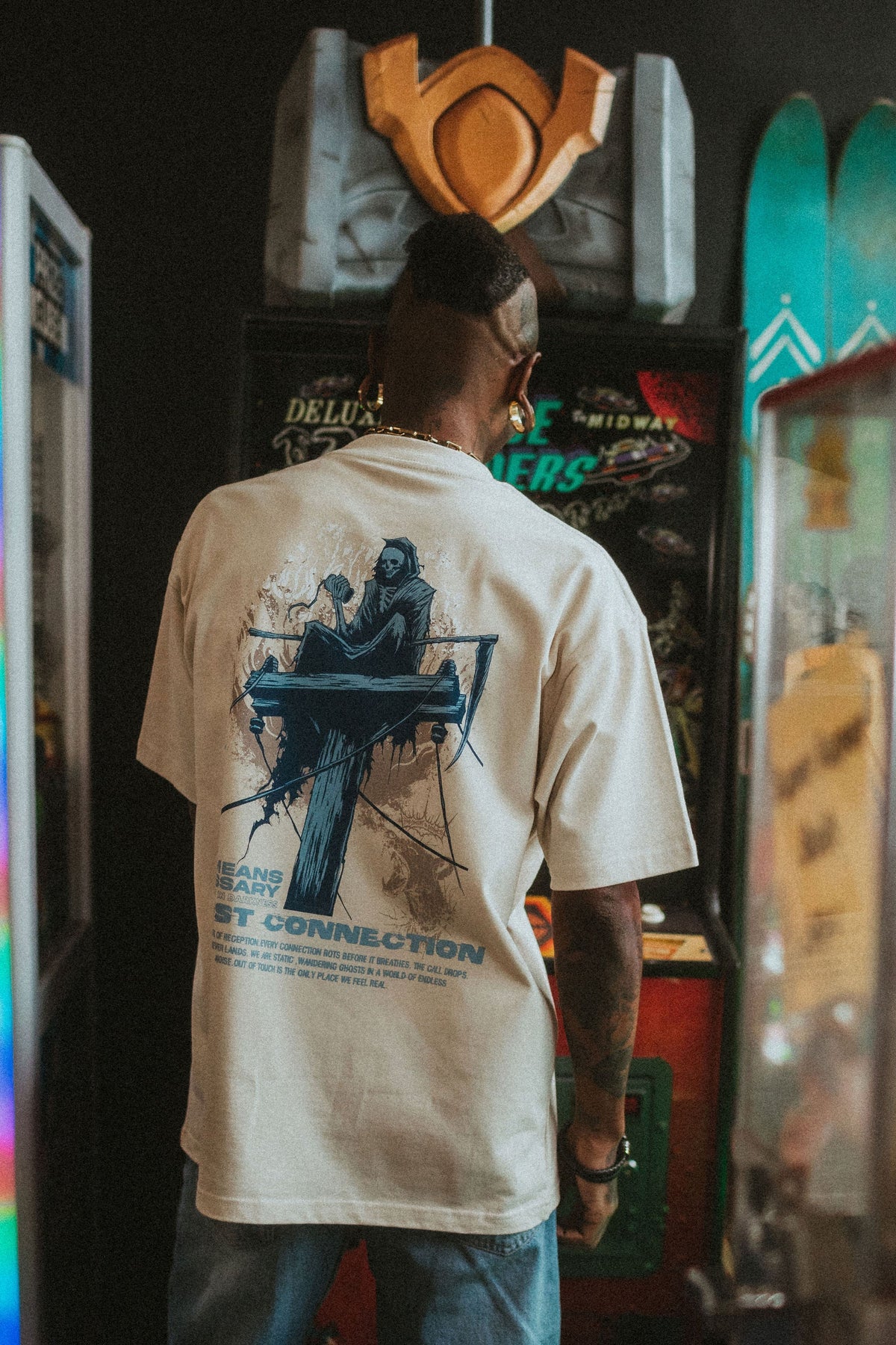 เสื้อยืด Lost Connection สีขาวกระดูก