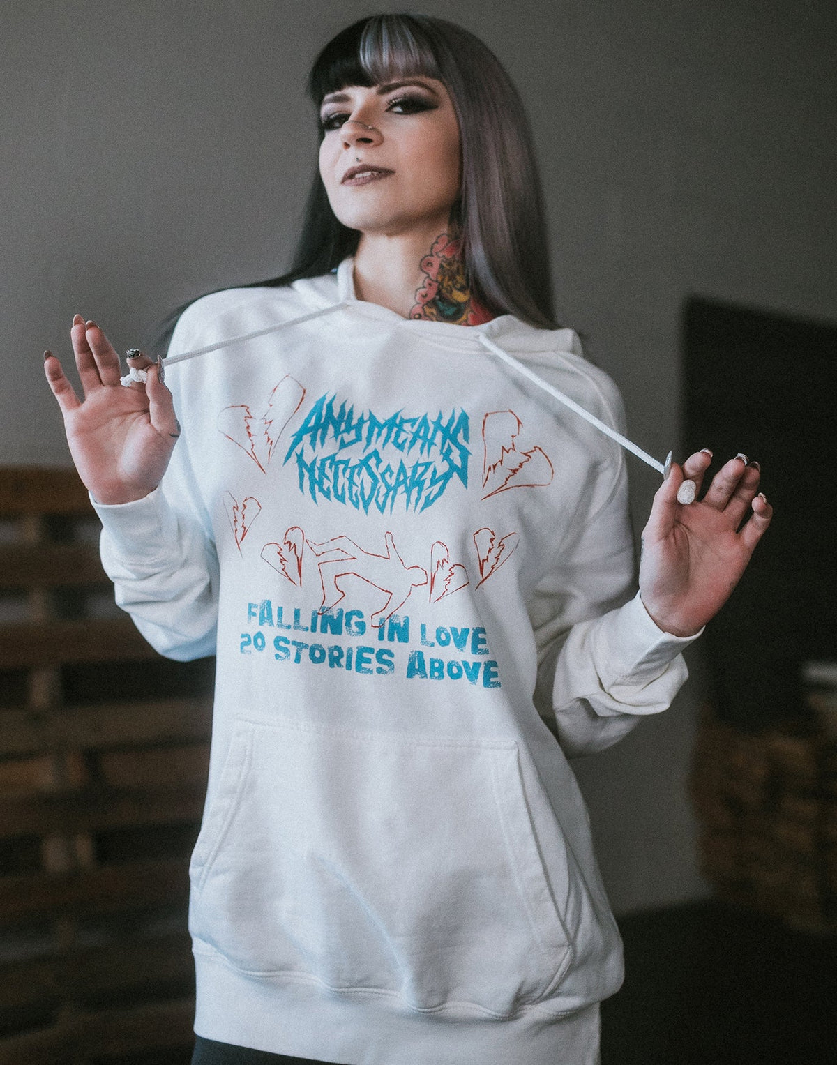เสื้อฮู้ดแบบสวม Falling in Love สีขาววินเทจ