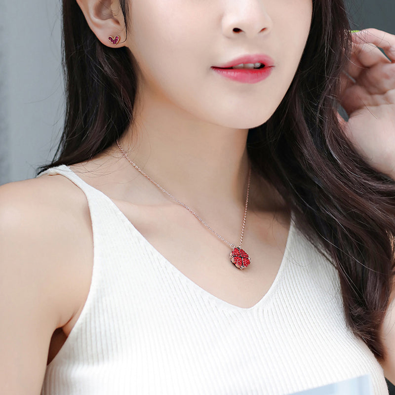 สร้อยคอใบโคลเวอร์สี่กลีบรูปหัวใจพร้อมกระดุมแม่เหล็กพับได้
