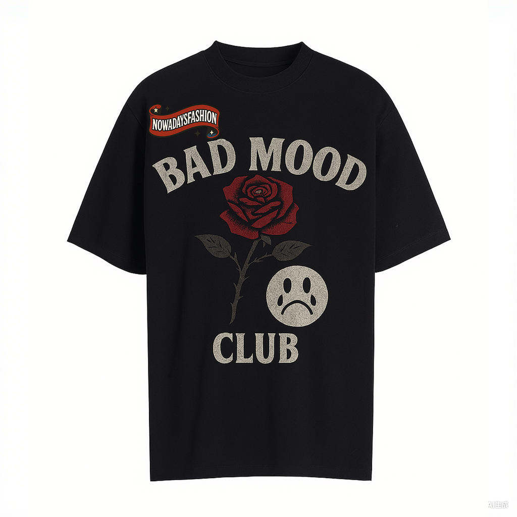 เสื้อยืดลายกราฟิก BAD MOOD CLUB ยูนิเซ็กส์ – เสื้อยืดสตรีทแวร์สายดาร์ก ลายหน้าเศร้าและดอกกุหลาบ