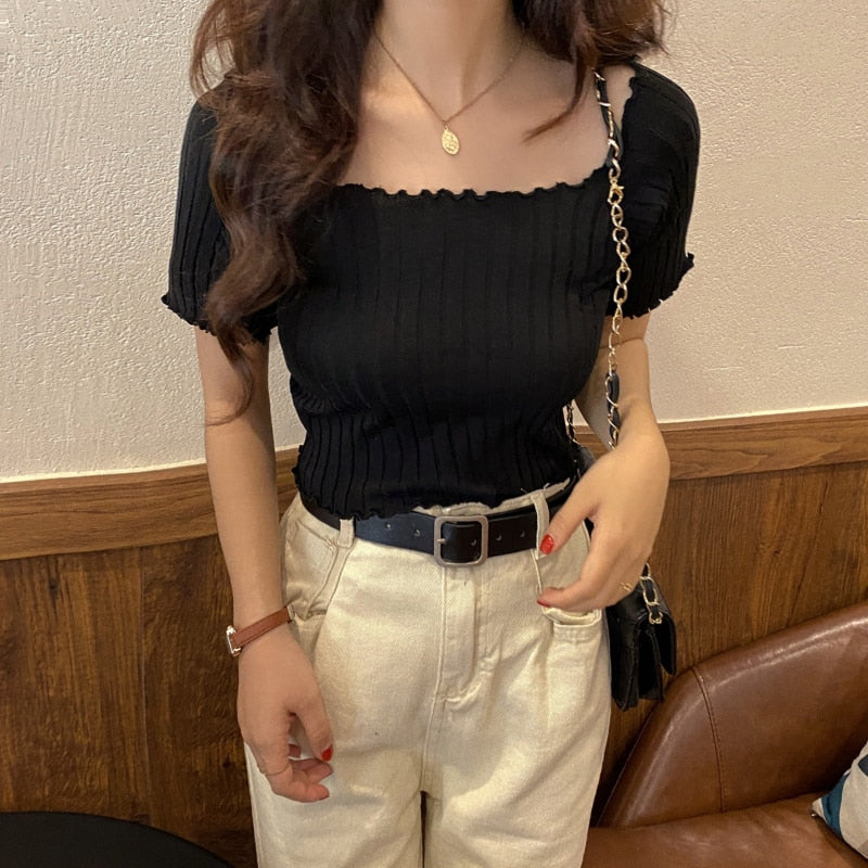 เสื้อยืดผู้หญิงเปิดไหล่ ผ้าถัก ระบายชายเสื้อ คาร์ปท็อป แขนสั้น