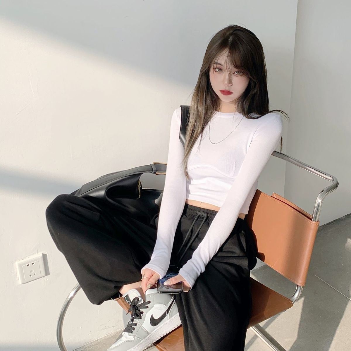 เสื้อยืดผู้หญิงดีไซน์อก Crop Top คอลเลกชันใหม่ฤดูใบไม้ร่วง ทรงเข้ารูป แขนยาว