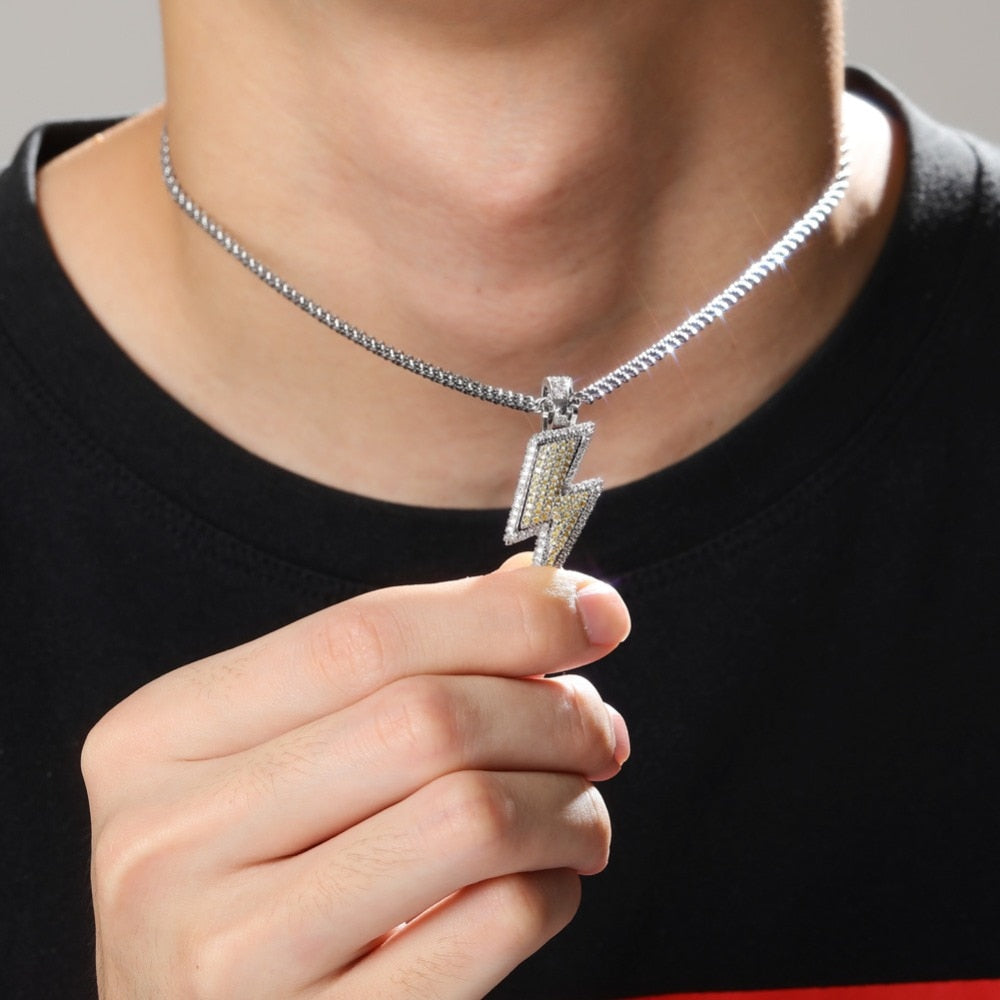 จี้สายฟ้า Bling ประดับเพชรเทียมเต็มพวง พร้อมสร้อย Tennis Chain วัสดุทองแดง เครื่องประดับฮิปฮอปสำหรับผู้ชาย ของขวัญ