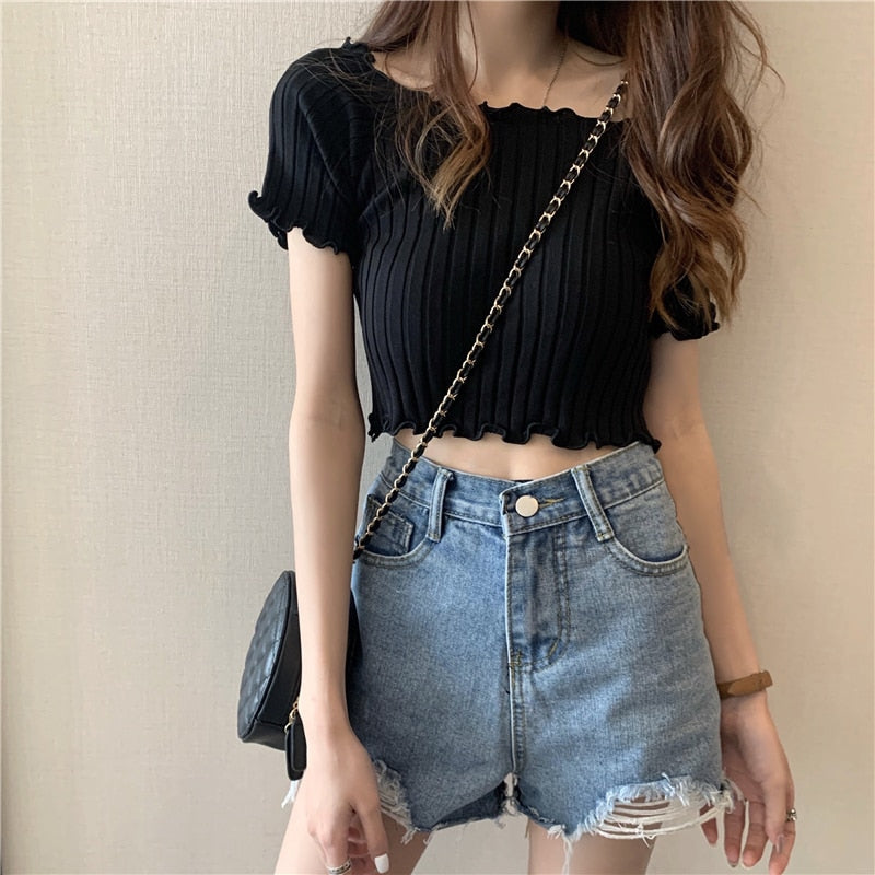 เสื้อยืดผู้หญิงเปิดไหล่ ผ้าถัก ระบายชายเสื้อ คาร์ปท็อป แขนสั้น