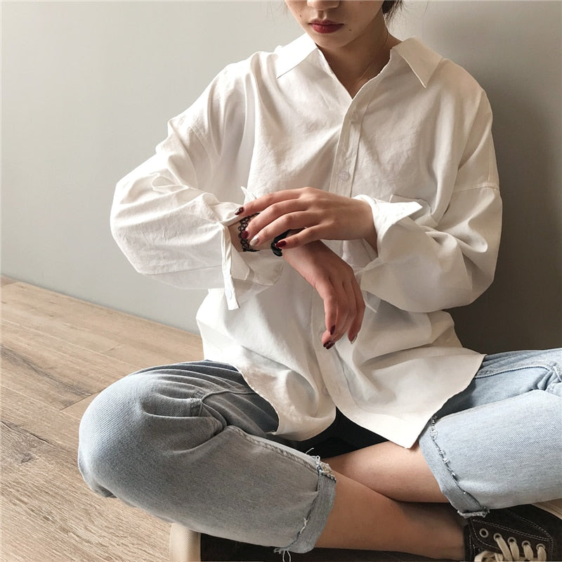 เสื้อเชิ้ตผู้หญิงคอปกพับสีพื้นทรงหลวม เสื้อเบลาส์ฤดูใบไม้ผลิและฤดูร้อน