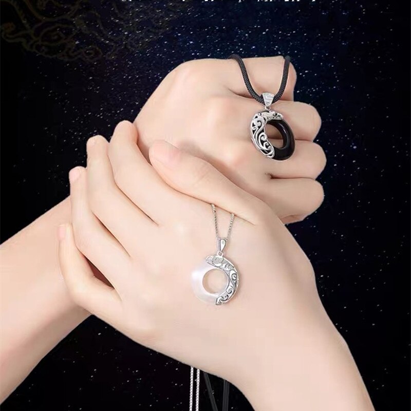 สร้อยคอคู่ Heaven Official's Blessing สร้อยคอจี้แสงจันทร์ เครื่องประดับมิตรภาพสำหรับคู่รัก