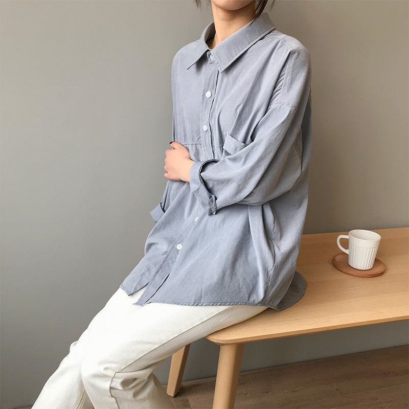 เสื้อเชิ้ตผู้หญิงคอปกพับสีพื้นทรงหลวม เสื้อเบลาส์ฤดูใบไม้ผลิและฤดูร้อน