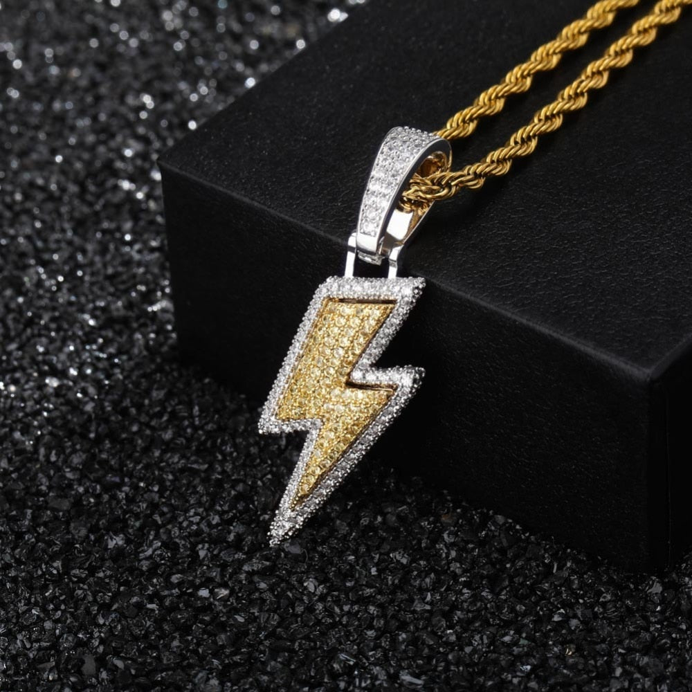 จี้สายฟ้า Bling ประดับเพชรเทียมเต็มพวง พร้อมสร้อย Tennis Chain วัสดุทองแดง เครื่องประดับฮิปฮอปสำหรับผู้ชาย ของขวัญ