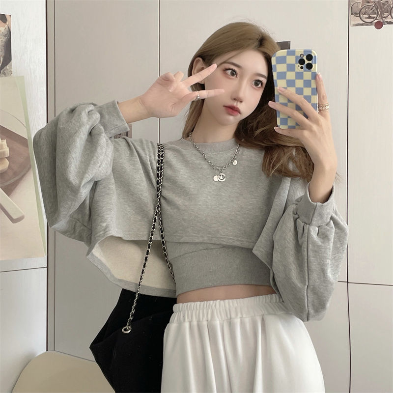 ชุดเซ็ตสองชิ้นสำหรับฤดูใบไม้ร่วง เสื้อฮู้ดผู้หญิงทรงหลวมแขนค้างคาว เสื้อครอปสเวตเตอร์แฟชั่นยอดนิยม+เสื้อสายเดี่ยว