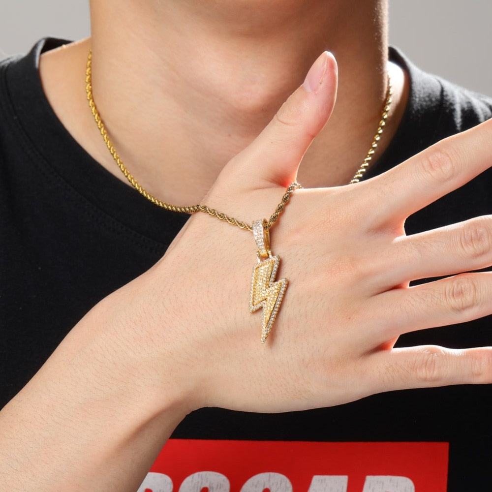 จี้สายฟ้า Bling ประดับเพชรเทียมเต็มพวง พร้อมสร้อย Tennis Chain วัสดุทองแดง เครื่องประดับฮิปฮอปสำหรับผู้ชาย ของขวัญ