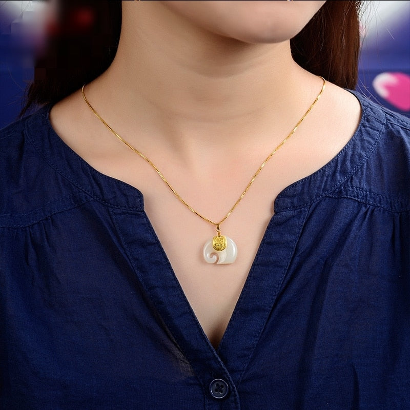 สร้อยคอจี้ช้างหยกเหอเถียนสีขาววินเทจ พร้อมโซ่ชุบทอง 18K