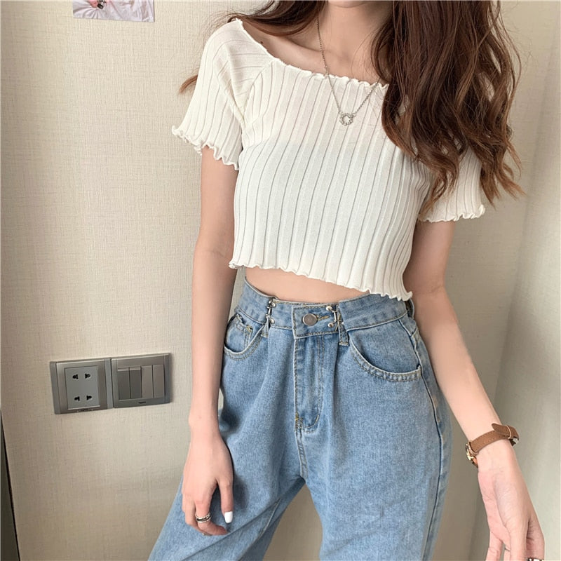 เสื้อยืดผู้หญิงเปิดไหล่ ผ้าถัก ระบายชายเสื้อ คาร์ปท็อป แขนสั้น