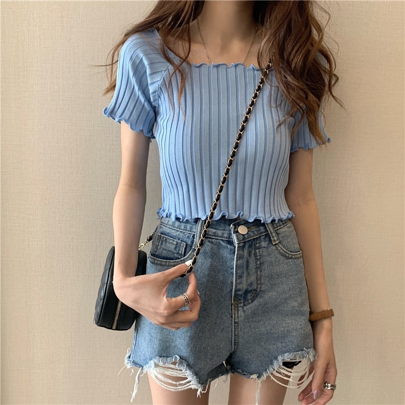 เสื้อยืดผู้หญิงเปิดไหล่ ผ้าถัก ระบายชายเสื้อ คาร์ปท็อป แขนสั้น