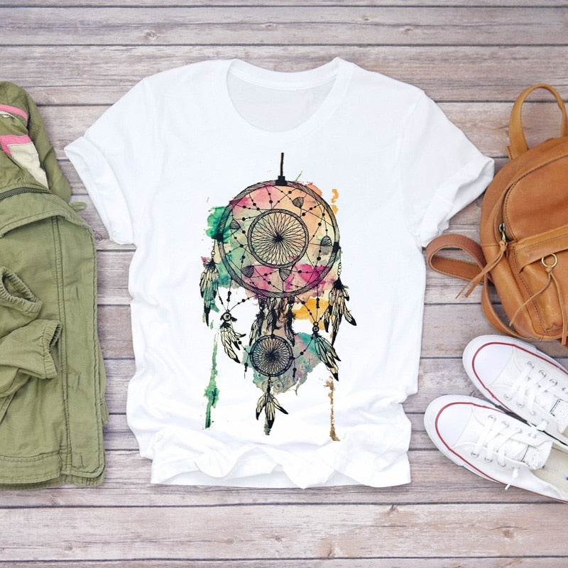 เสื้อยืดแขนสั้นลายพิมพ์ขนนกในฝันสำหรับฤดูร้อน ทรงกราฟิก ไซซ์ใหญ่พิเศษ