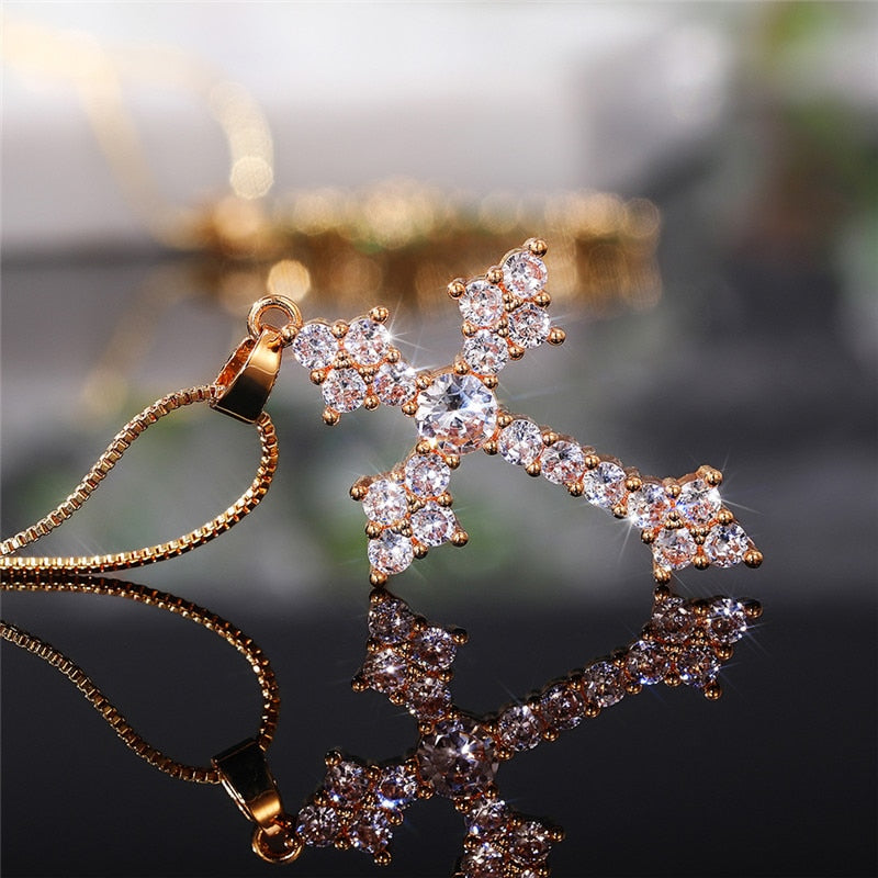 สร้อยคอแฟชั่นรูปไม้กางเขน สีขาว/แดงอมชมพู/เขียว-น้ำเงิน สำหรับผู้หญิง เงางาม มีสไตล์ เครื่องประดับสำหรับงานปาร์ตี้