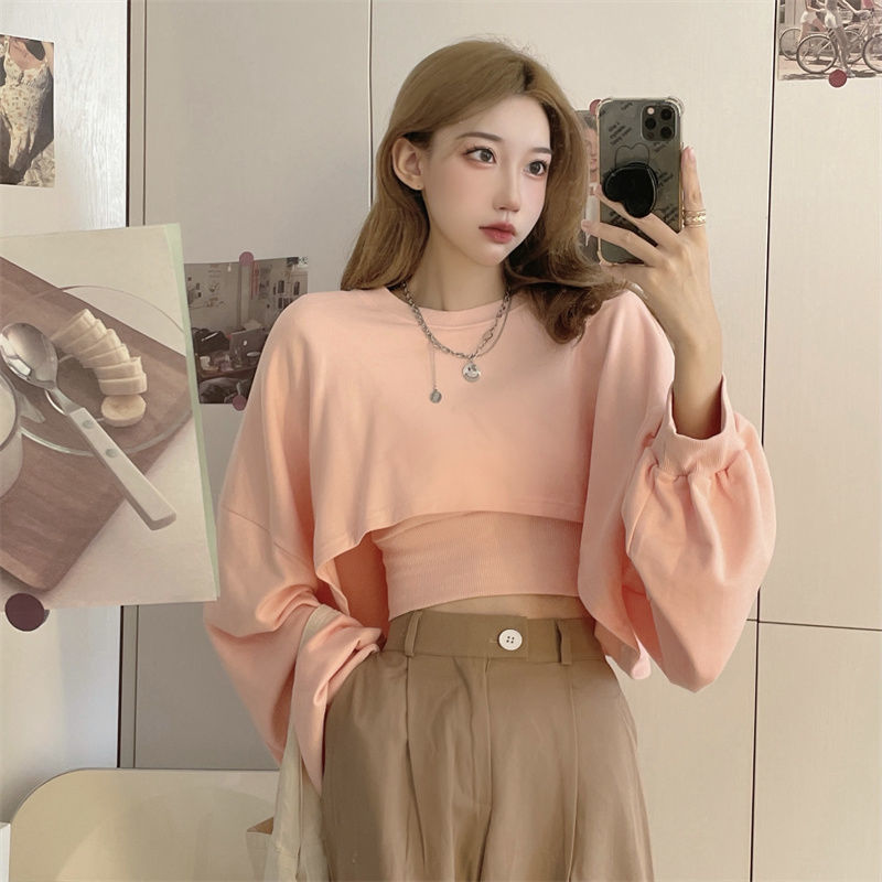 ชุดเซ็ตสองชิ้นสำหรับฤดูใบไม้ร่วง เสื้อฮู้ดผู้หญิงทรงหลวมแขนค้างคาว เสื้อครอปสเวตเตอร์แฟชั่นยอดนิยม+เสื้อสายเดี่ยว