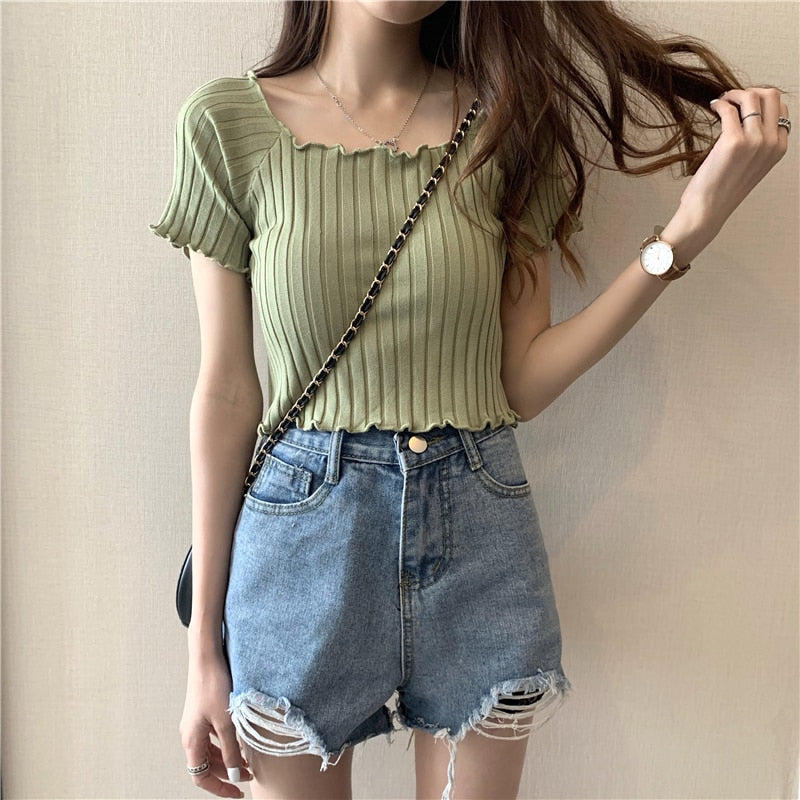 เสื้อยืดผู้หญิงเปิดไหล่ ผ้าถัก ระบายชายเสื้อ คาร์ปท็อป แขนสั้น