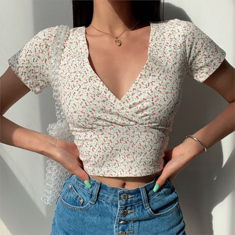 เสื้อยืดคอวีแขนสั้นลายดอกไม้สไตล์เรโทรฝรั่งเศส ทรงเข้ารูปเอวสูง เสื้อยืดลายธรรมชาติเข้ารูป