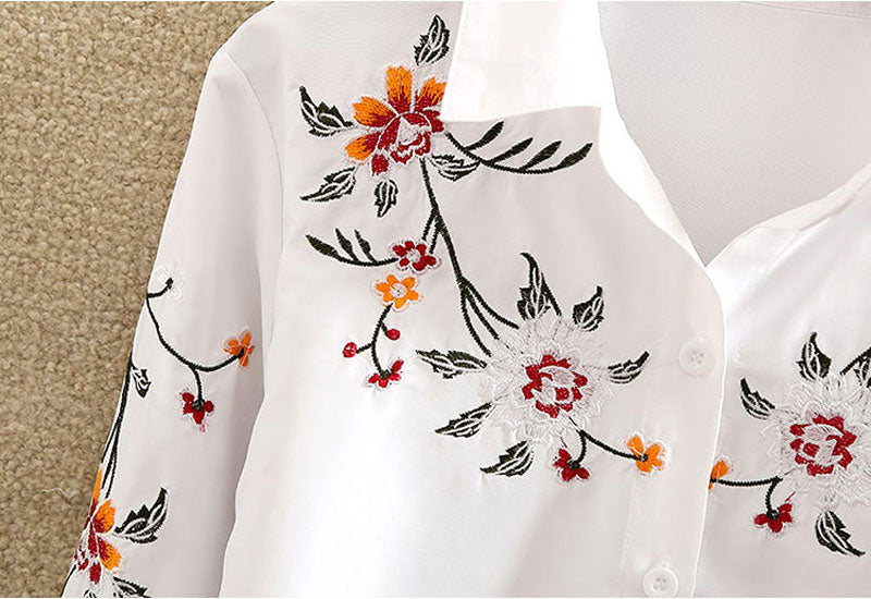 เสื้อเชิ้ตสตรีปักลายดอกไม้ สีขาว ทรงเข้ารูป แขนยาว ไซส์ใหญ่