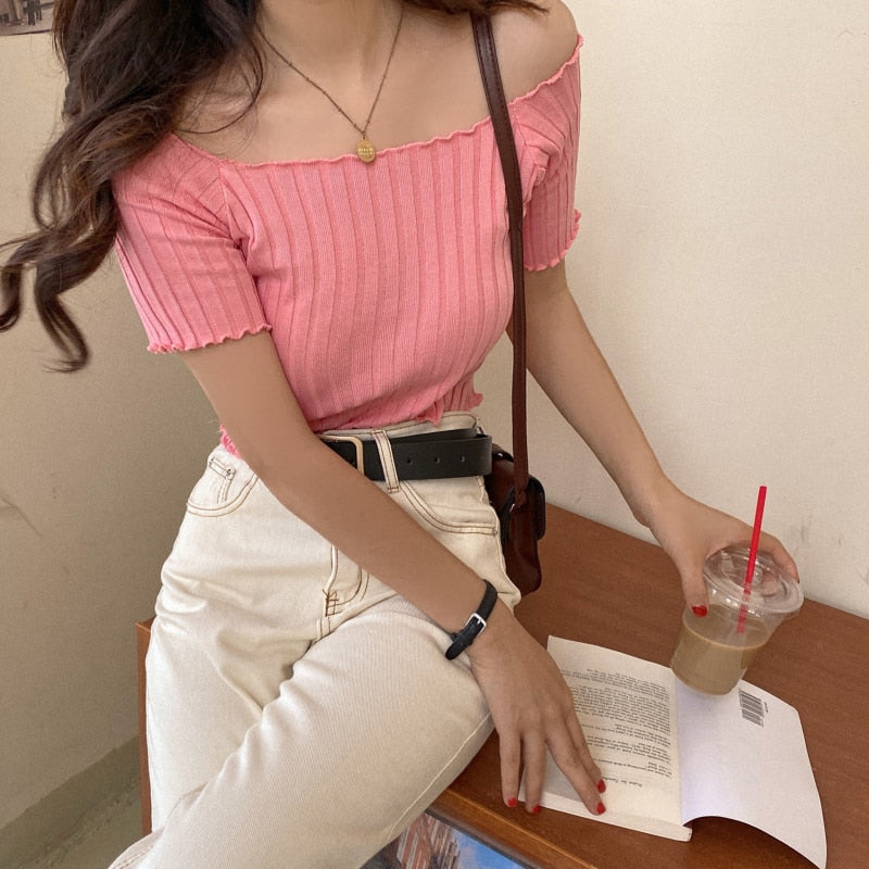 เสื้อยืดผู้หญิงเปิดไหล่ ผ้าถัก ระบายชายเสื้อ คาร์ปท็อป แขนสั้น