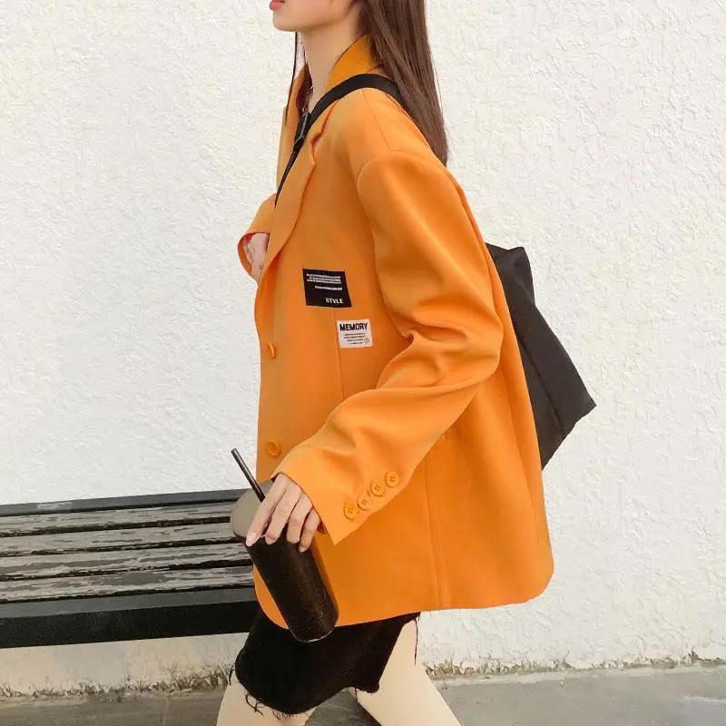 เสื้อเบลเซอร์โอเวอร์ไซส์ผู้หญิง เสื้อโค้ทสูททรงหลวมไหล่กว้างสำหรับฤดูใบไม้ร่วง เบลเซอร์ลำลองมีป้ายสำหรับผู้หญิง