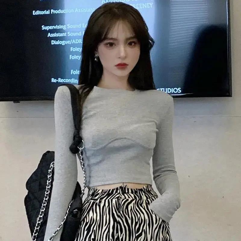 เสื้อยืดผู้หญิงดีไซน์อก Crop Top คอลเลกชันใหม่ฤดูใบไม้ร่วง ทรงเข้ารูป แขนยาว