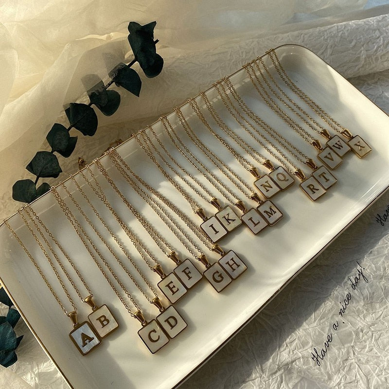 สร้อยคอโซ่ทอง 18K สำหรับผู้ชาย จี้สี่เหลี่ยมเปลือกหอยธรรมชาติ อักษรย่อ เครื่องประดับสเตนเลส