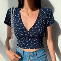 เสื้อยืดคอวีแขนสั้นลายดอกไม้สไตล์เรโทรฝรั่งเศส ทรงเข้ารูปเอวสูง เสื้อยืดลายธรรมชาติเข้ารูป