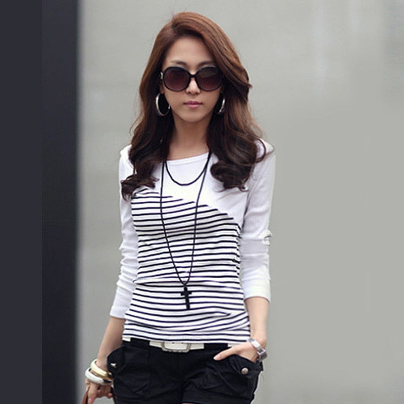 เสื้อยืดแขนยาวคอกลมลายทางเดินด้ายสไตล์มินิมอล ทรงเข้ารูป แมตช์ง่ายสำหรับฤดูใบไม้ผลิและฤดูใบไม้ร่วง เหมาะสำหรับใส่เป็นเสื้อซับใน