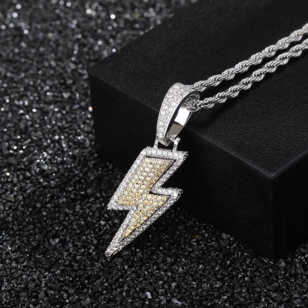 จี้สายฟ้า Bling ประดับเพชรเทียมเต็มพวง พร้อมสร้อย Tennis Chain วัสดุทองแดง เครื่องประดับฮิปฮอปสำหรับผู้ชาย ของขวัญ