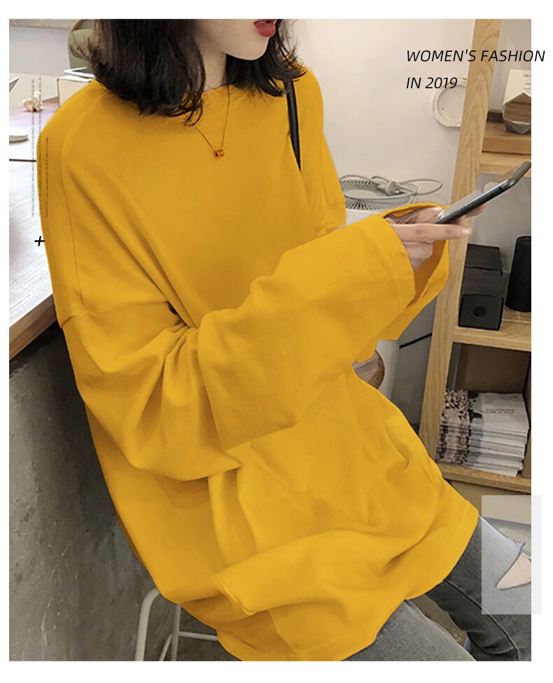 เสื้อยืดแขนยาวทรงโอเวอร์ไซส์สีพื้นสไตล์ฮาราจูกุสำหรับผู้หญิง เสื้อยืดตัวยาวน่ารักสำหรับใส่ในฤดูใบไม้ผลิและฤดูใบไม้ร่วง