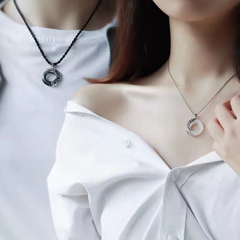 สร้อยคอคู่ Heaven Official's Blessing สร้อยคอจี้แสงจันทร์ เครื่องประดับมิตรภาพสำหรับคู่รัก