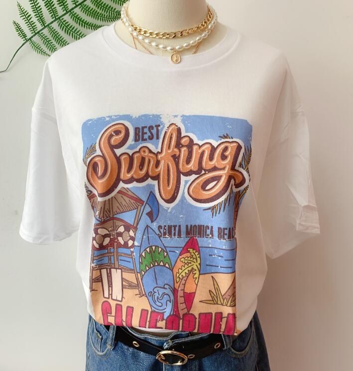 เสื้อยืดสีขาว 1 ตัว เสื้อยืดโอเวอร์ไซส์ลำลองสำหรับฤดูร้อน ดีที่สุดสำหรับเซิร์ฟที่ซานตาโมนิกา แคลิฟอร์เนีย สไตล์เรโทรสำหรับผู้หญิง