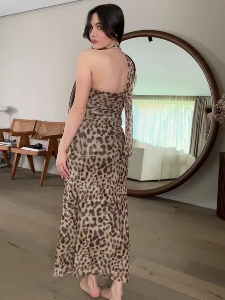 ชุดสูทแบบห่อลายเสือดาว เสื้อแขนกุดเปิดหลัง กระโปรง