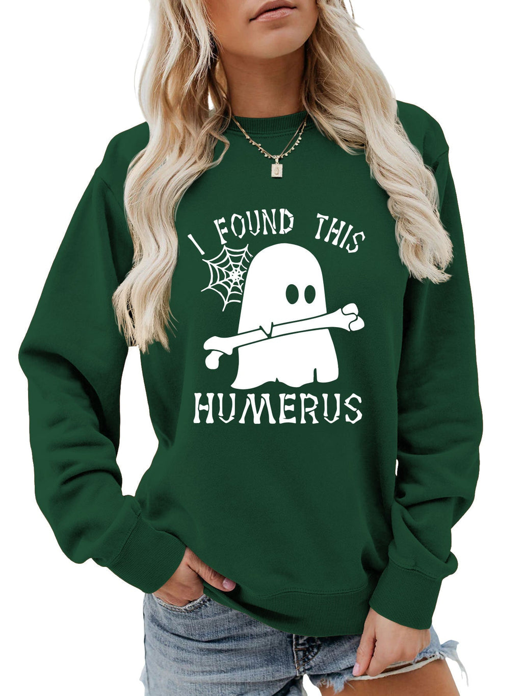 ฉันเจอเสื้อสเวตเตอร์คอกลมทรงหลวม HUMERUS ตัวนี้