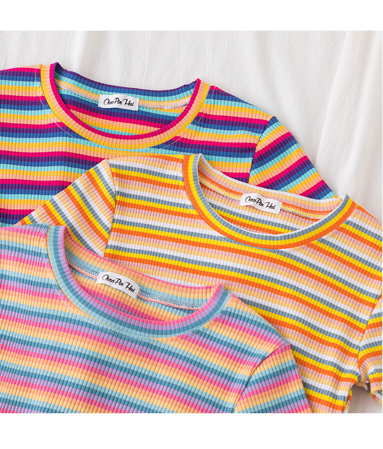 เสื้อยืดรัดรูปแขนสั้นลายทางสีรุ้งโชว์สะดือสำหรับผู้หญิง