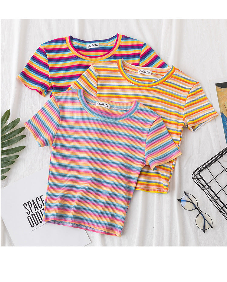 เสื้อยืดรัดรูปแขนสั้นลายทางสีรุ้งโชว์สะดือสำหรับผู้หญิง