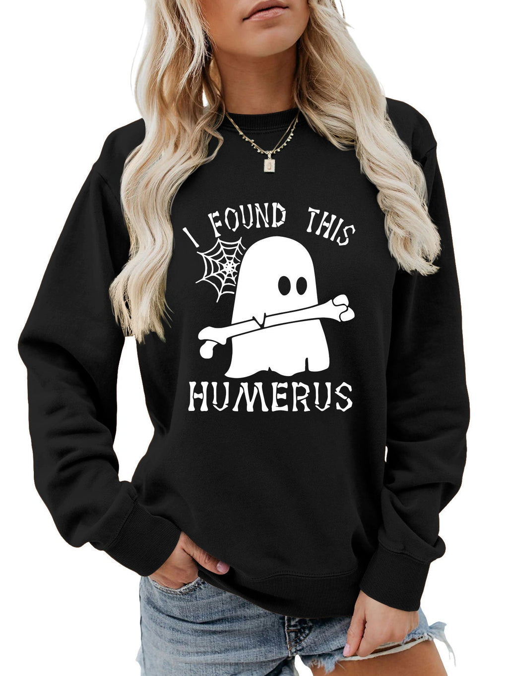 ฉันเจอเสื้อสเวตเตอร์คอกลมทรงหลวม HUMERUS ตัวนี้