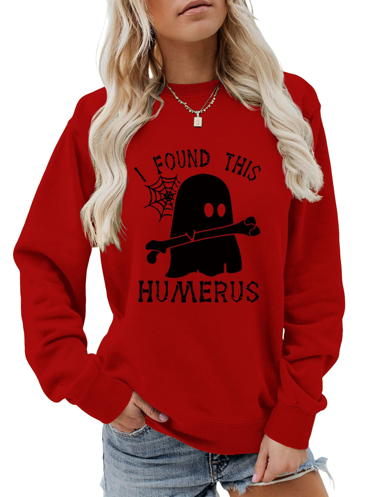 ฉันเจอเสื้อสเวตเตอร์คอกลมทรงหลวม HUMERUS ตัวนี้