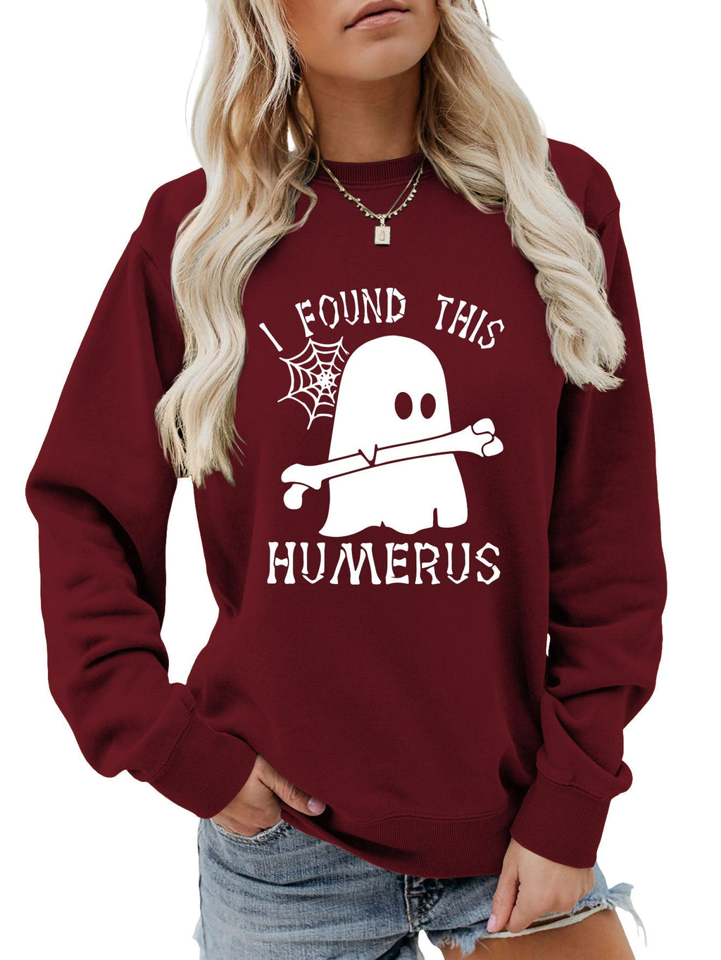 ฉันเจอเสื้อสเวตเตอร์คอกลมทรงหลวม HUMERUS ตัวนี้