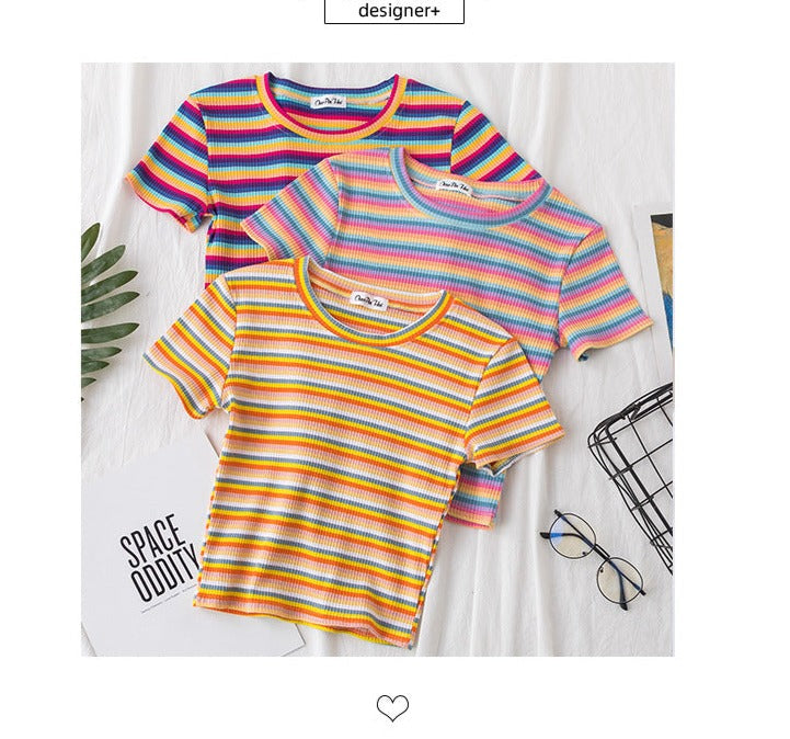 เสื้อยืดรัดรูปแขนสั้นลายทางสีรุ้งโชว์สะดือสำหรับผู้หญิง