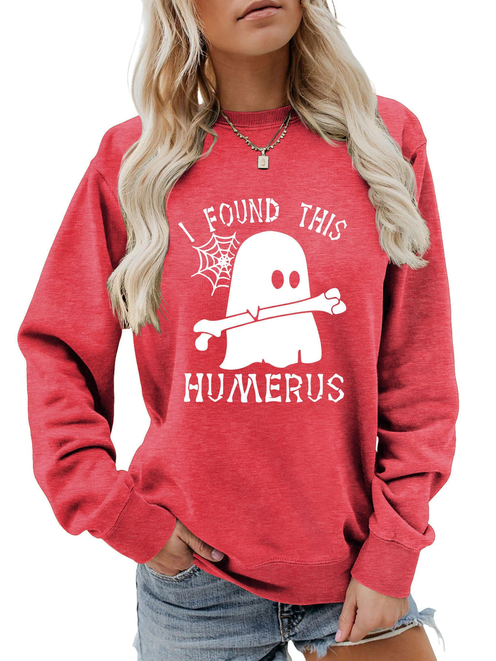 ฉันเจอเสื้อสเวตเตอร์คอกลมทรงหลวม HUMERUS ตัวนี้