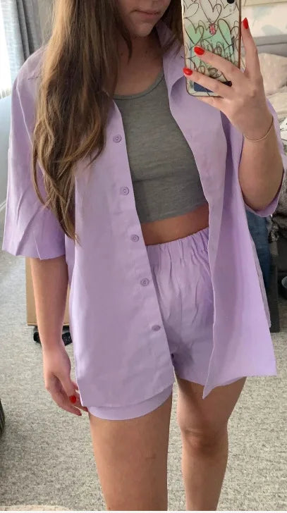 ชุดเซ็ตเสื้อกระดุมหน้าท่อนบนและกางเกงขาสั้นขาบานสีพื้นสำหรับฤดูร้อน