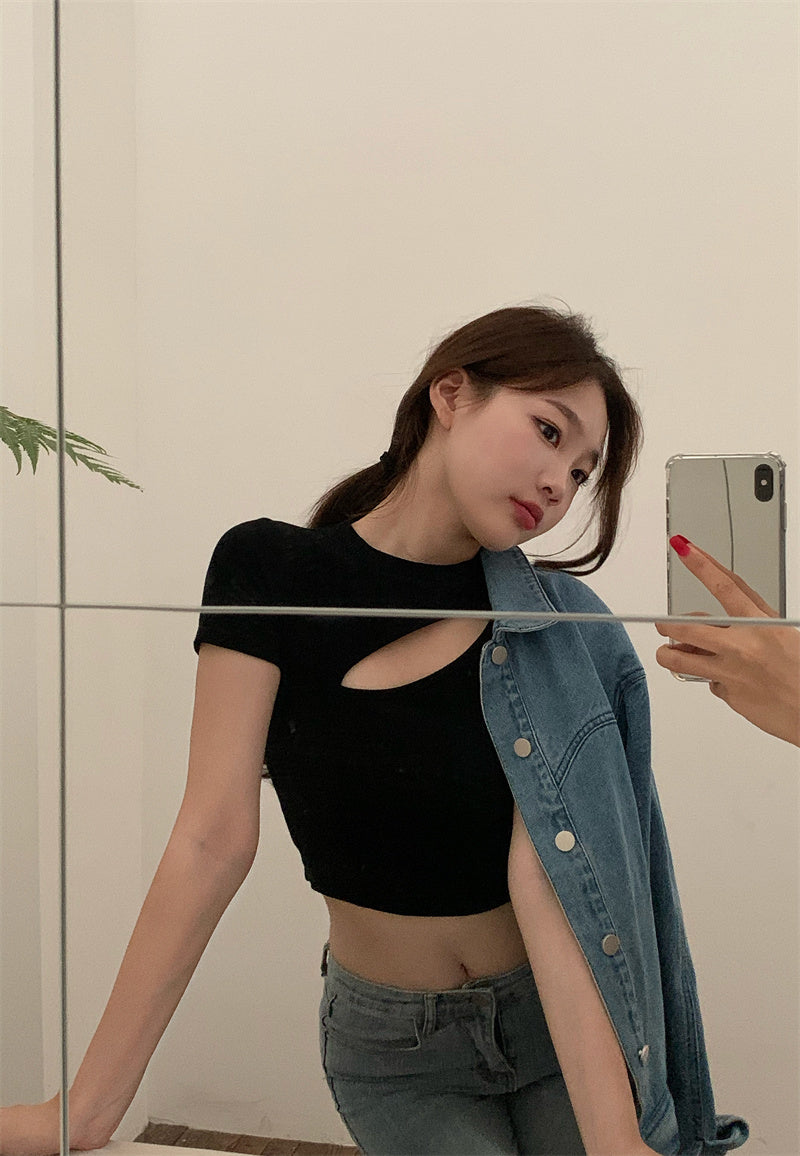 เสื้อยืดผู้หญิงฤดูร้อน ลายฉลุ คอกลม ทรงครอป ทรงไม่สมมาตร รัดรูป แขนสั้น