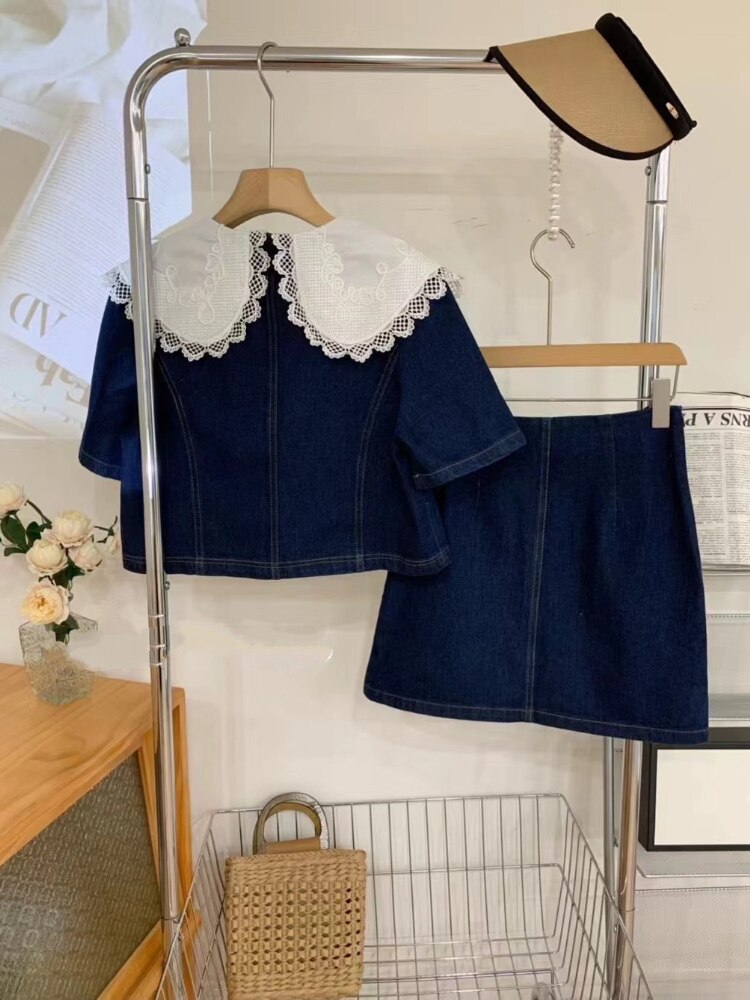 ชุดยีนส์ฤดูร้อนสุดหวาน เสื้อคอปกพีเตอร์แพนแต่งลูกไม้ กระดุมแถวเดียว + กระโปรงเอไลน์เอวสูง