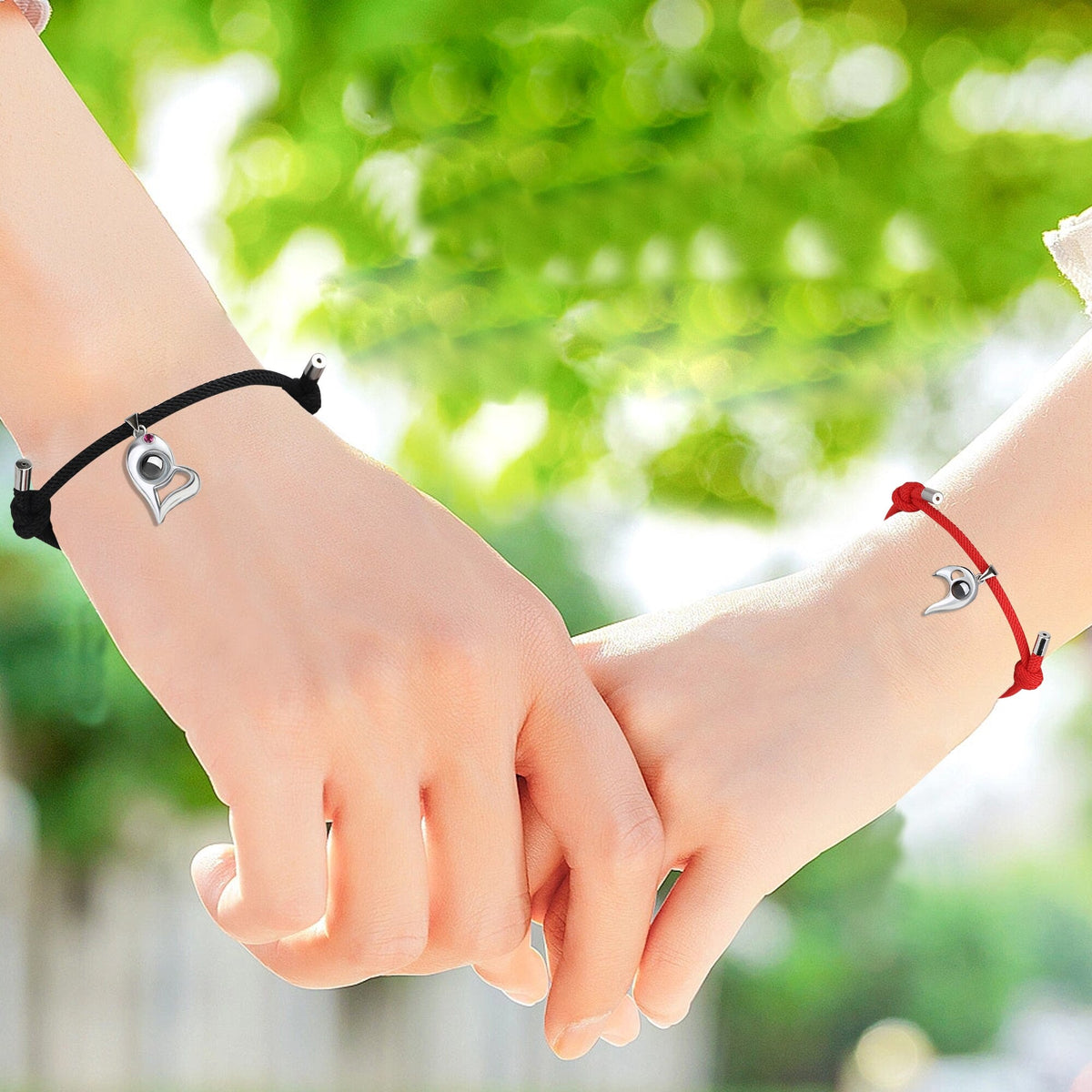 สร้อยข้อมือโปรเจกเตอร์คู่ปรับแต่งรูปภาพได้ สร้อยข้อมือโปรเจกเตอร์แบบเขย่าดีไซน์เรียบง่าย