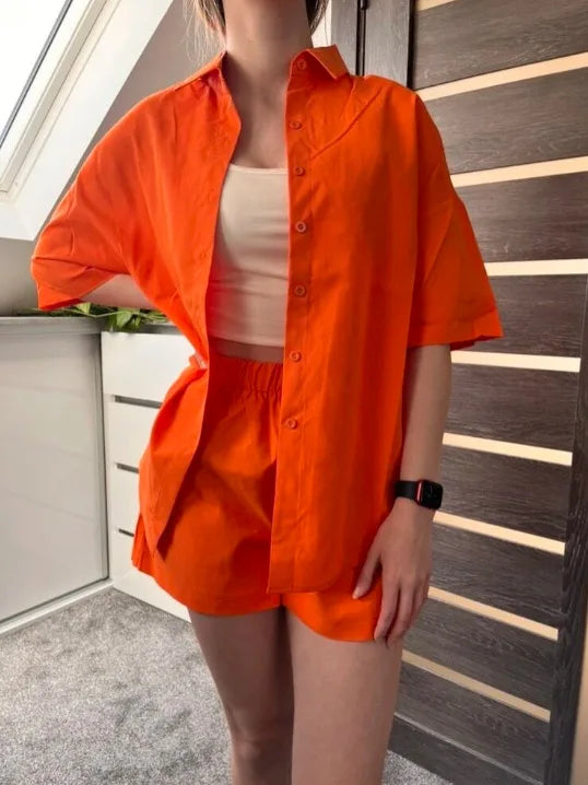 ชุดเซ็ตเสื้อกระดุมหน้าท่อนบนและกางเกงขาสั้นขาบานสีพื้นสำหรับฤดูร้อน
