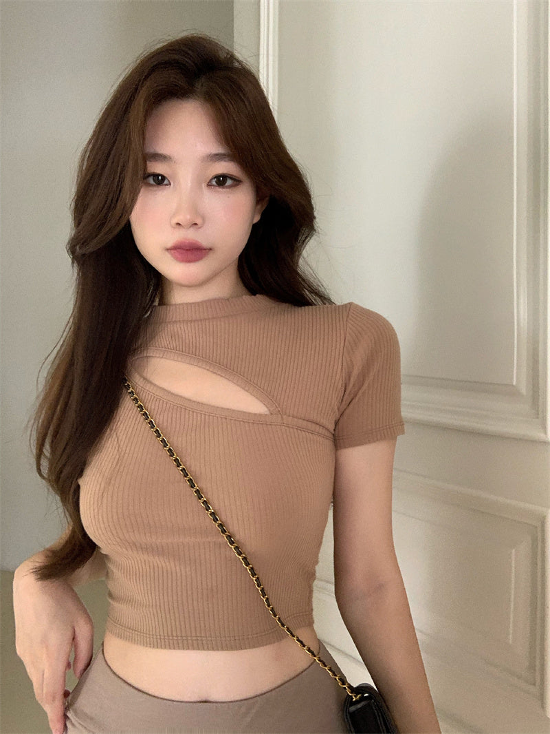 เสื้อยืดผู้หญิงฤดูร้อน ลายฉลุ คอกลม ทรงครอป ทรงไม่สมมาตร รัดรูป แขนสั้น