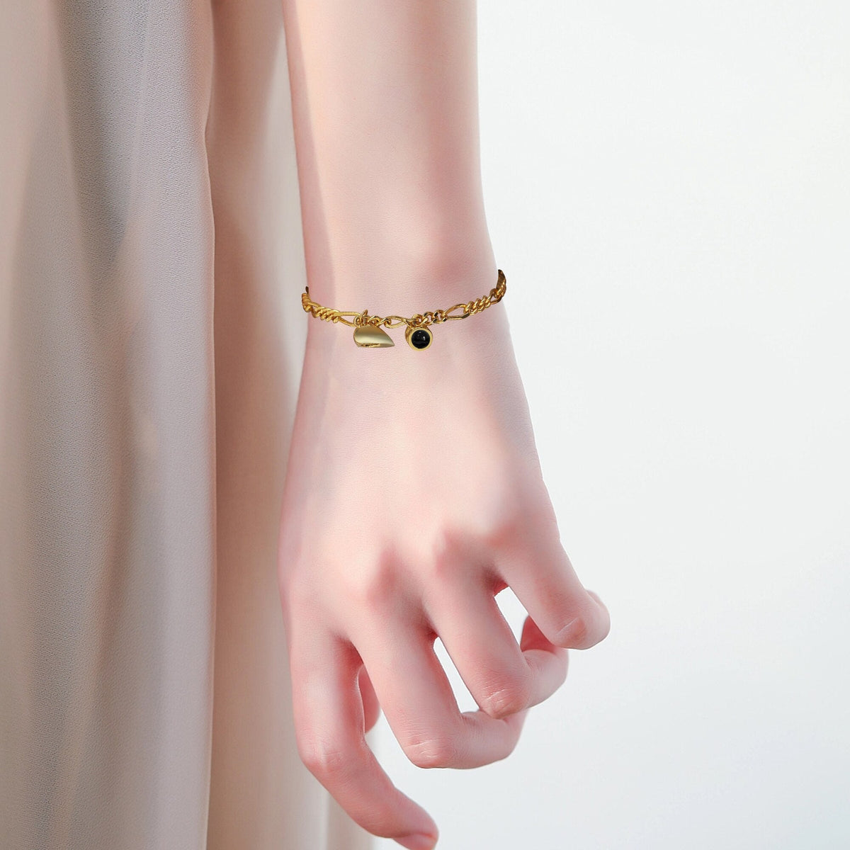 สร้อยข้อมือโปรเจกเตอร์คู่ปรับแต่งรูปภาพได้ สร้อยข้อมือโปรเจกเตอร์แบบเขย่าดีไซน์เรียบง่าย