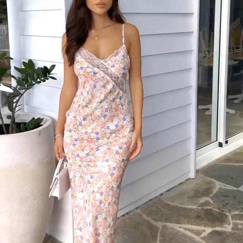 ชุดเดรสเข้ารูปพิมพ์ลาย แขนกุด สายคล้องหลัง ลายลูกไม้